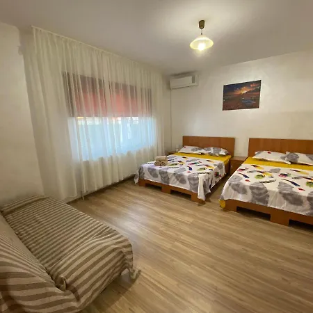 Garsoniera In Vila Lavinia Гостевой дом